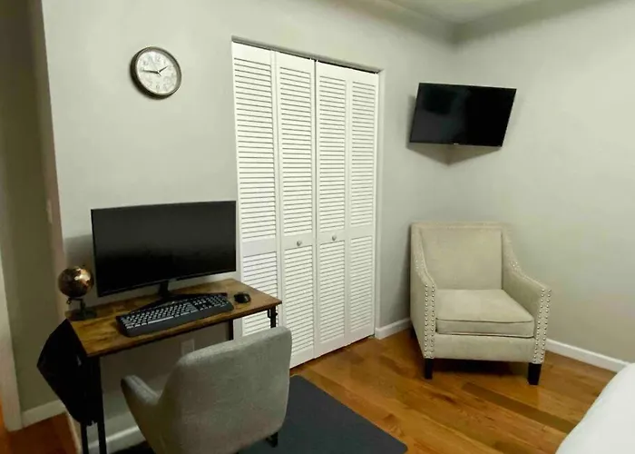 Downtown Albany 1 Bed + Workstation @ Maiden Lane