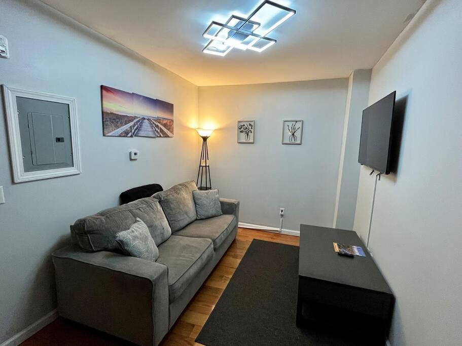 Downtown 1 Bed + Workstation @ Maiden Lane Appartement
