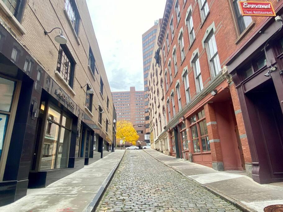 Downtown 1 Bed + Workstation @ Maiden Lane Appartement