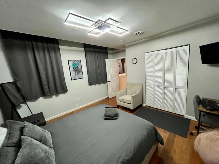 Downtown 1 Bed + Workstation @ Maiden Lane Albany
