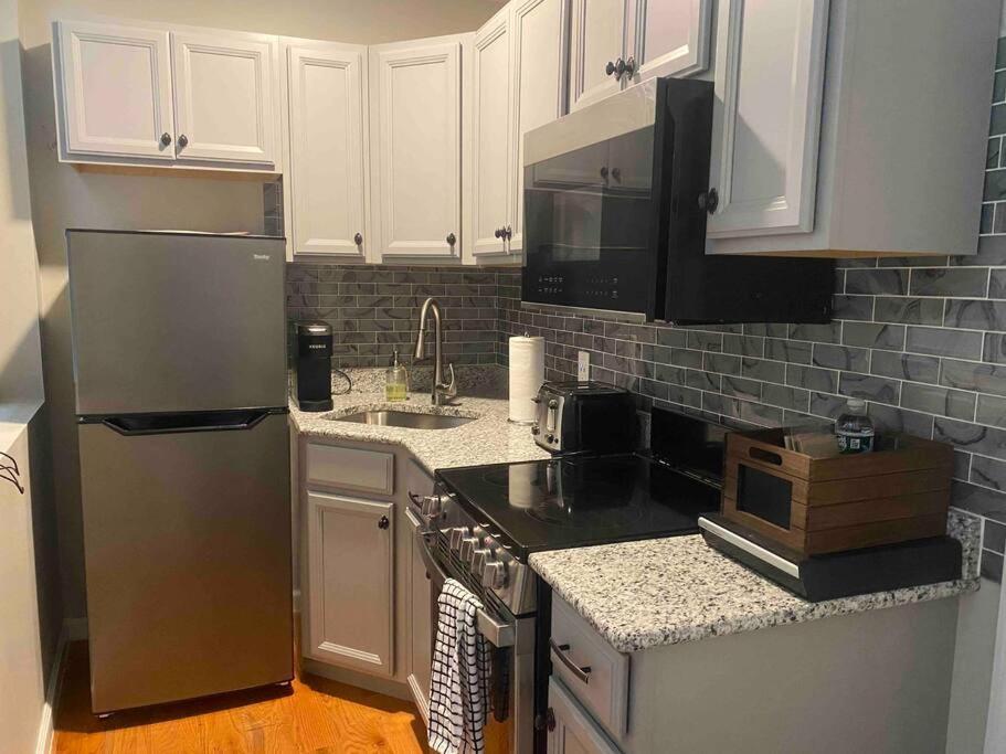 Downtown 1 Bed + Workstation @ Maiden Lane Appartement *